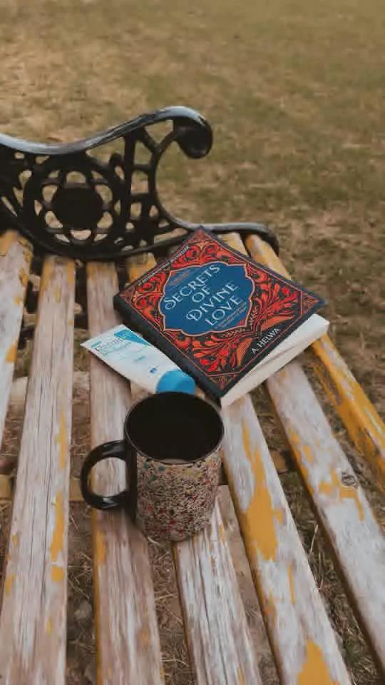 کچھ لوگ تیری آنکھ کے خیمے میں قید ہیں
کچھ لوگ تیرے ہاتھ کی چائے میں آگئے

#اردو_زبان