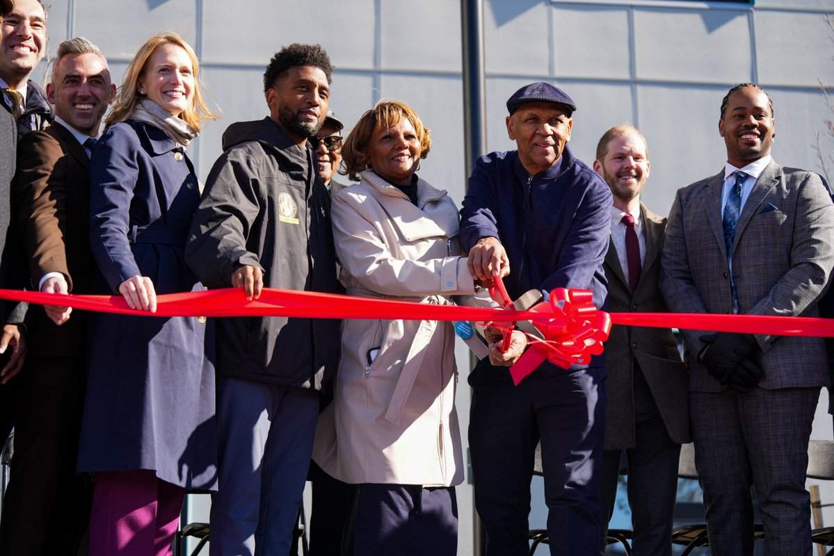MayorBMScott's tweet image. What was once 42 vacant lots is now home to the first new @prattlibrary branch in 15 years AND 109 new mixed-income homes in Johnston Square.