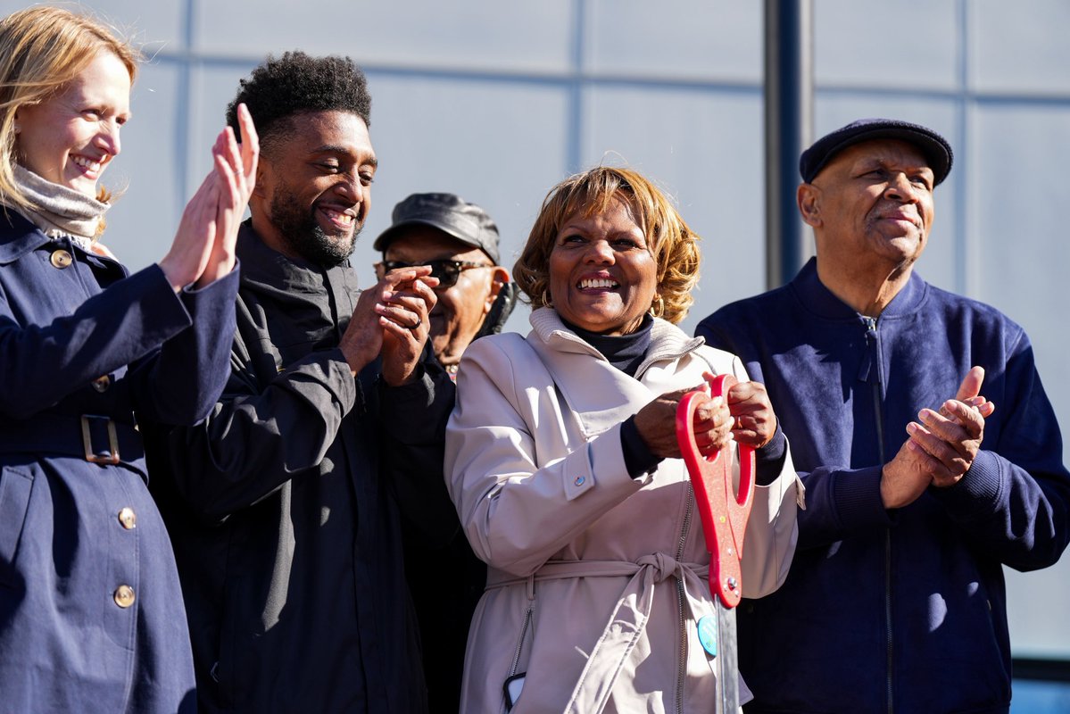 MayorBMScott's tweet image. What was once 42 vacant lots is now home to the first new @prattlibrary branch in 15 years AND 109 new mixed-income homes in Johnston Square.