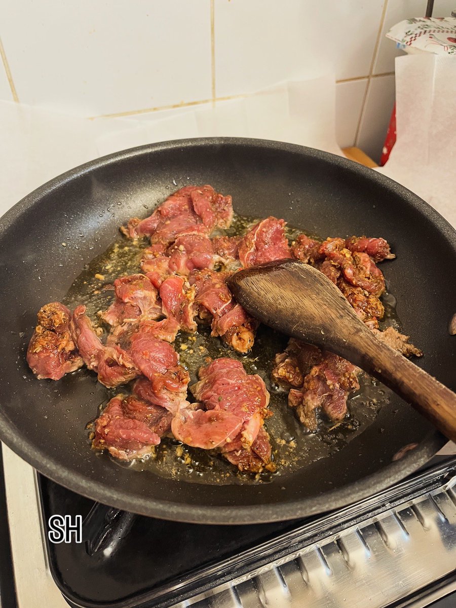 Agent99c's tweet image. Happy Tuesday. Lamb leg pan shawarma lunch done #lamb #shawrma #eating #eatwell #sydney #lunch #foodgasm #foodie #foodpics #tuesday #yummy #foryou