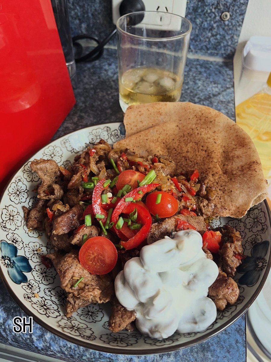 Agent99c's tweet image. Happy Tuesday. Lamb leg pan shawarma lunch done #lamb #shawrma #eating #eatwell #sydney #lunch #foodgasm #foodie #foodpics #tuesday #yummy #foryou