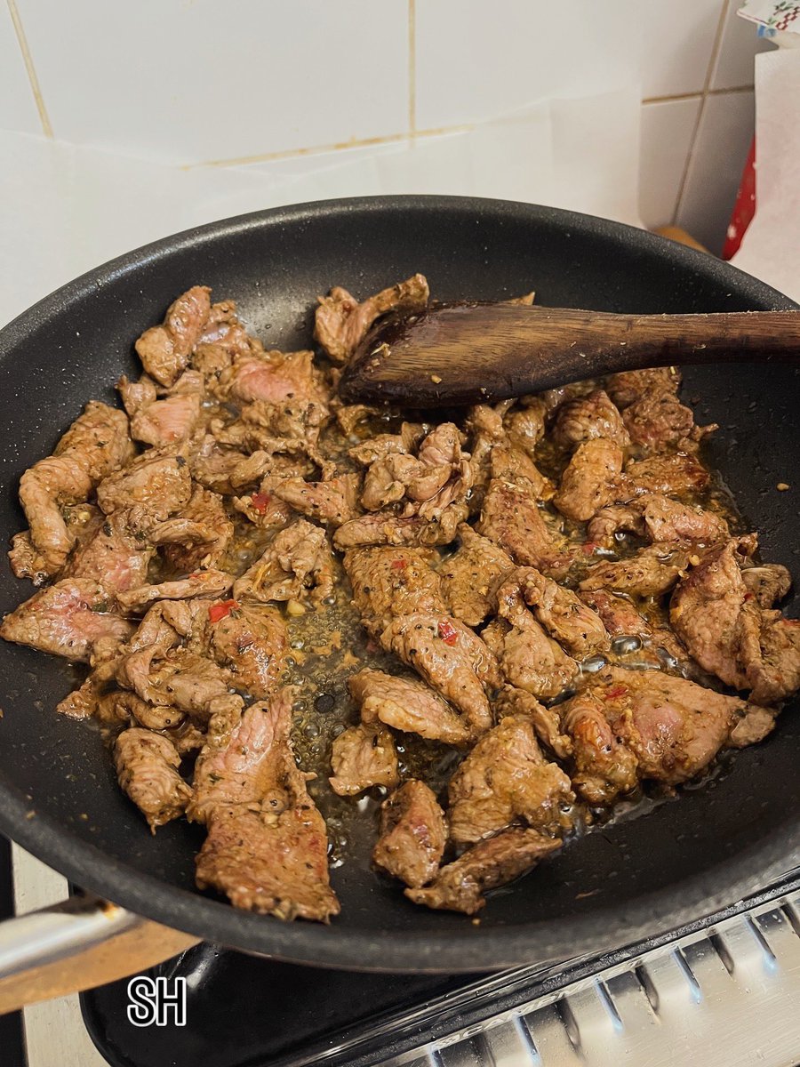 Agent99c's tweet image. Happy Tuesday. Lamb leg pan shawarma lunch done #lamb #shawrma #eating #eatwell #sydney #lunch #foodgasm #foodie #foodpics #tuesday #yummy #foryou