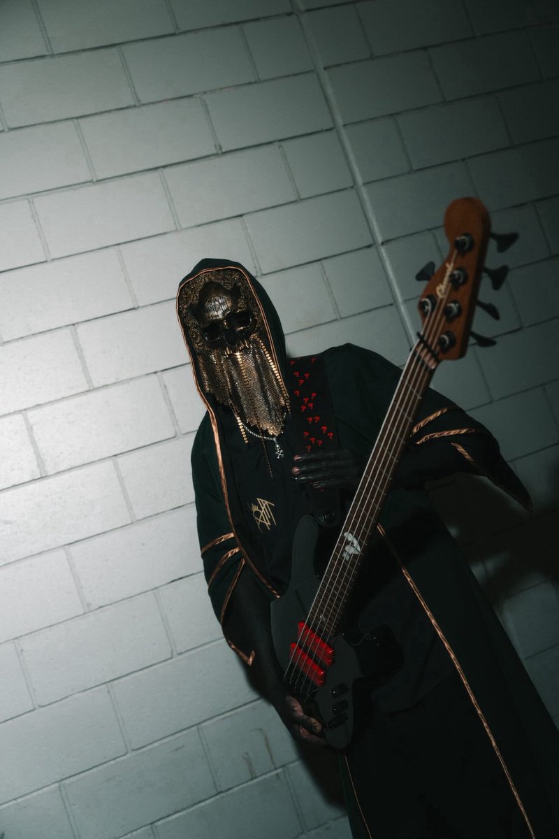 ADAM ROSSI JUST SEND US THESE PICTURES IN THE CANAL WTF???? AAAAAAAA