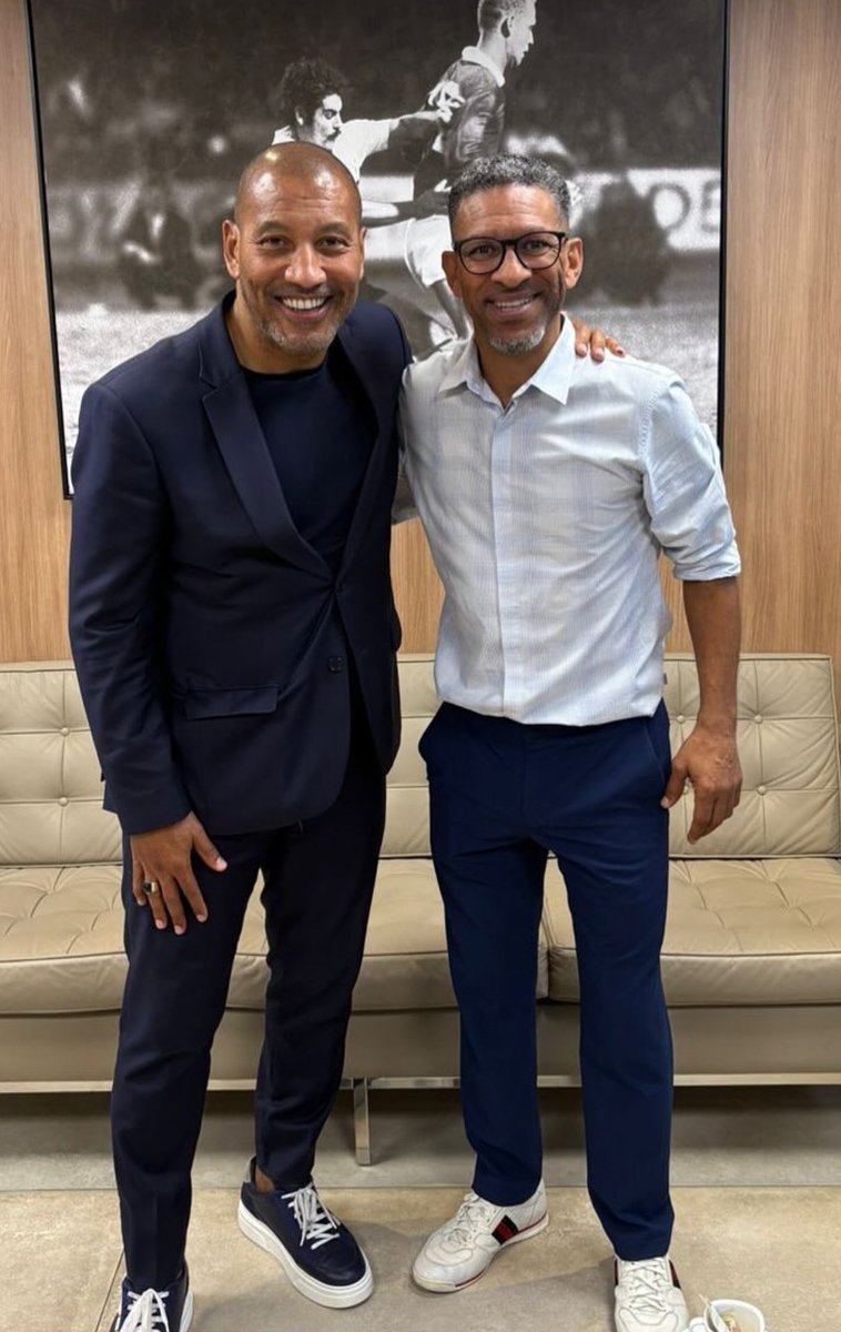 No es una foto, es una cápsula del tiempo. 📸💫

Mauro Silva y Djalminha. 😍