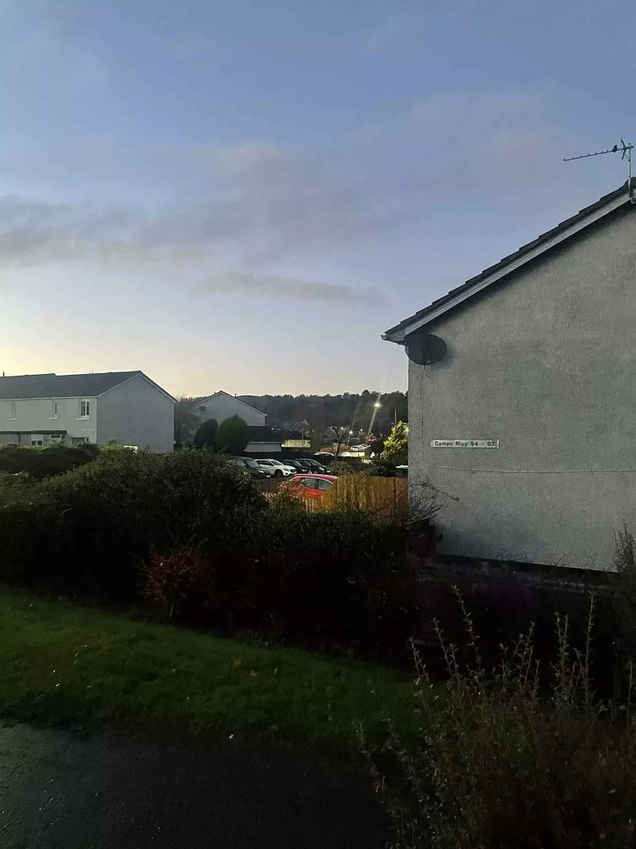 end_uap's tweet image. Daytime image facing the same direction.