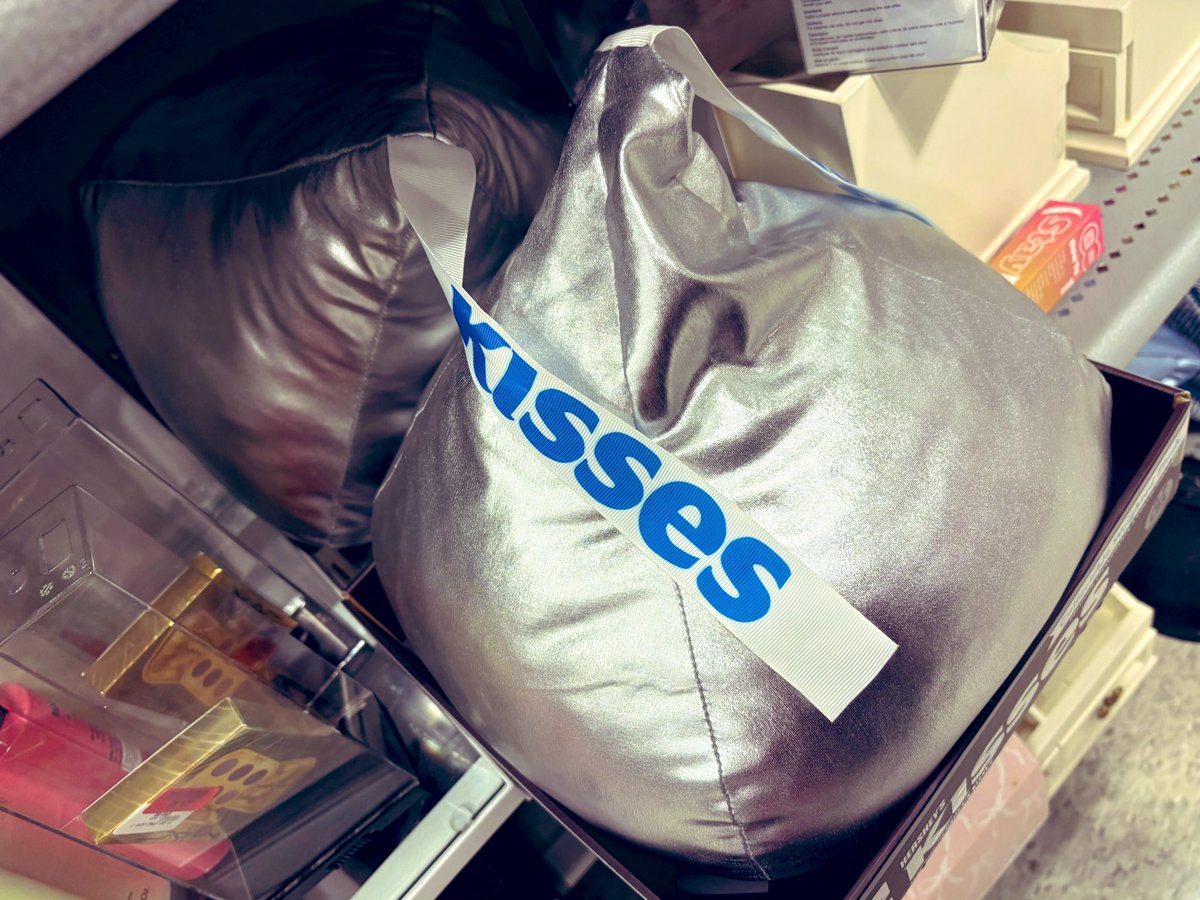 I saw @KatyPerry’s tits today.