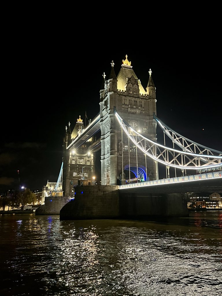 kahveoz61's tweet image. Londres de nuit, c’est magnifique !!!