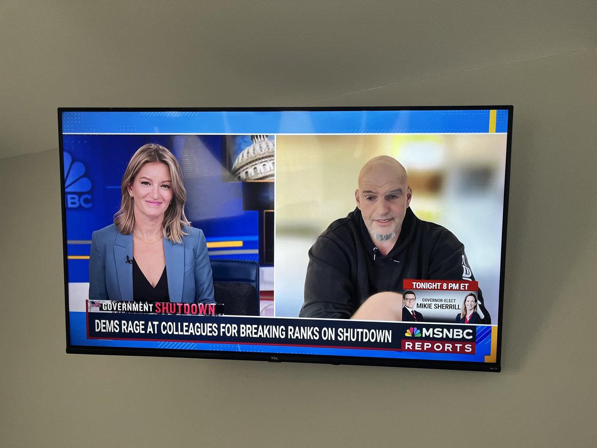 _MaverickII's tweet image. It’s ‘cos of idiots like her ⁦⁦@KatyTurNBC⁩, that ⁦@realDonaldTrump⁩ was EVER normalized &amp;amp; rose to power. Her constant little smirk at the expense of perpetually punching down on ⁦@TheDemocrats⁩ is INFURIATING! Dumb f’n idiot! ⁦@MSNBC⁩ 🤡 #complicit