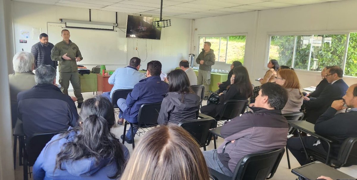 CarabAraucania's tweet image. GOPE #Araucanía, en el marco del trabajo mancomunado con @FISCALIA_IX, realizaron capacitación a 30 fiscales de la región, enfocada en reforzar conceptos y herramientas ante situaciones críticas y que puedan afectar tanto su labor, trabajadores e infraestructura. #OrdenyPatria