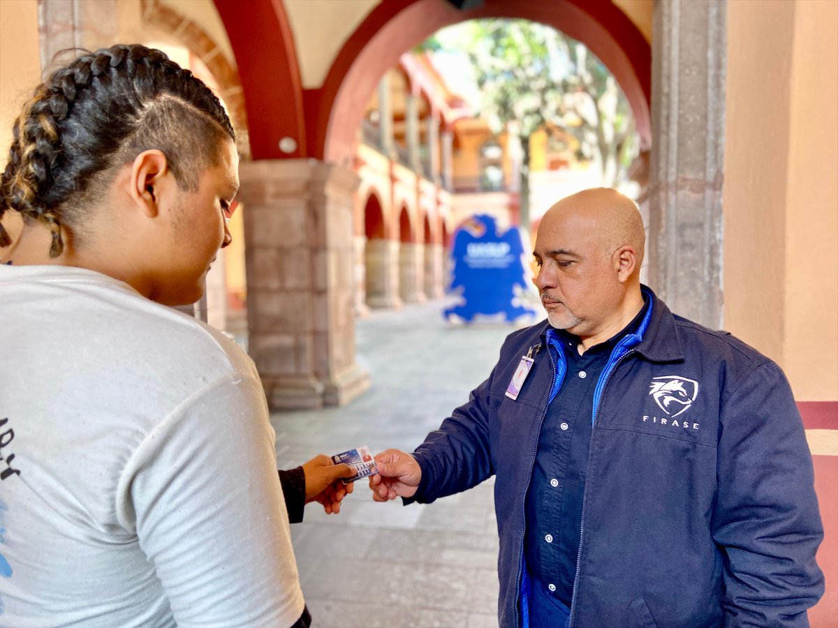 🪪 #UASLP refuerza medidas de identificación para el ingreso a espacios universitarios.

🌐 A partir del próximo jueves 13 de noviembre, será requisito indispensable portar y presentar una identificación vigente.
wp.uaslp.mx/noticias/uaslp…