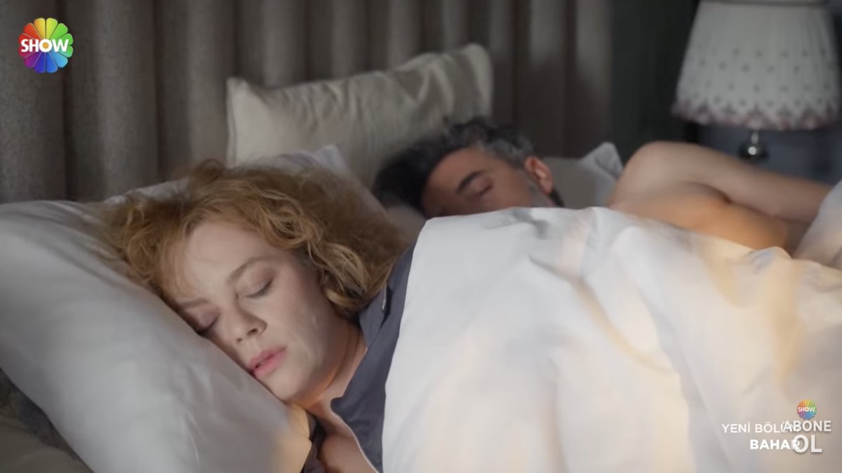 Kraliçe evrene tekmeyi basıp harunla yatmış go girl 
#Bahar