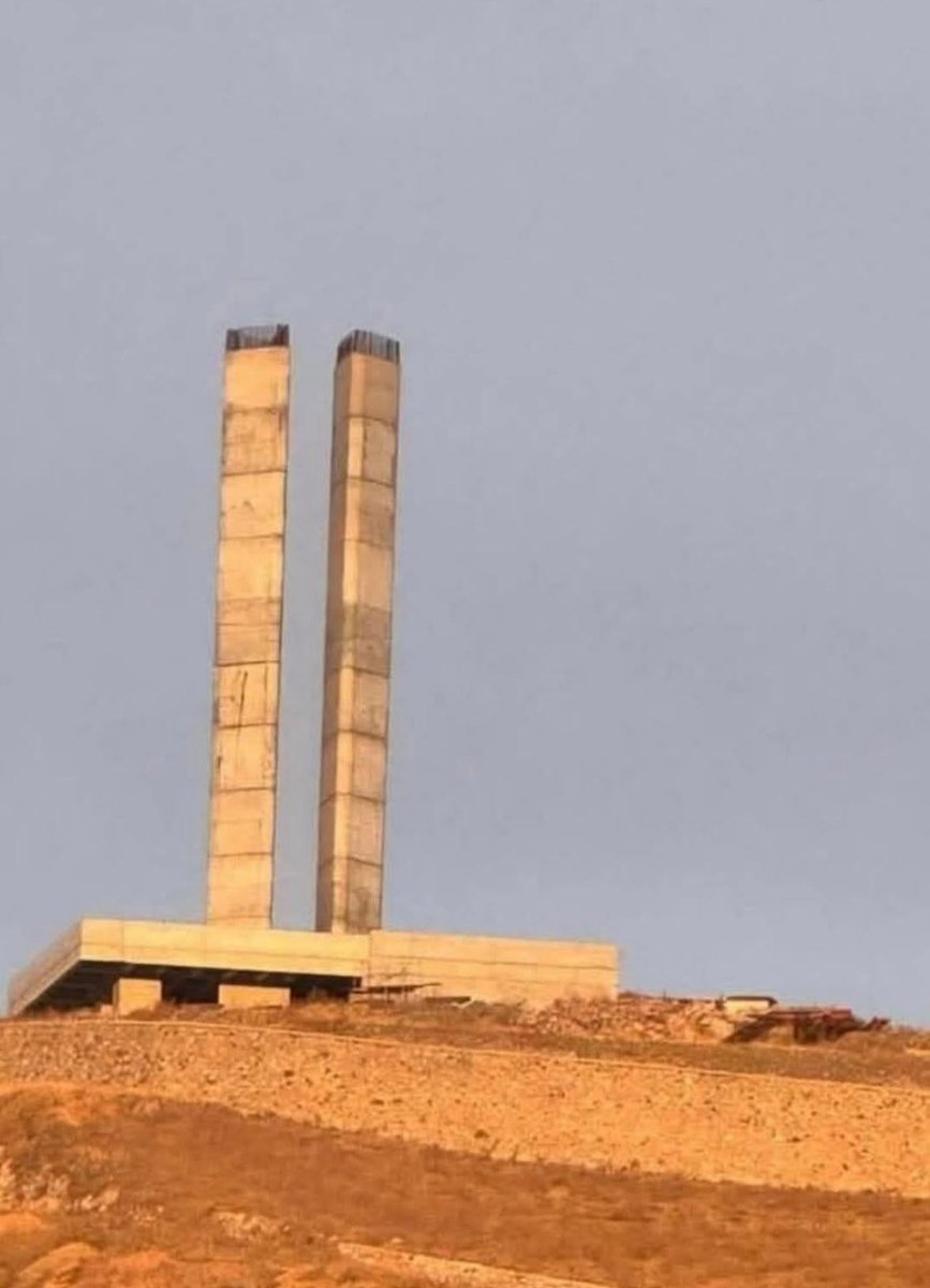 Ankara halkı iyilikten anlamaz olmuş…
<a href="/mansuryavas06/">Mansur Yavaş</a> başkan, trafiğe kökten çözüm olacak yeni köprünün ayaklarını tamamlamış.
Ara bağlantı yollarını ise harman zamanı yapmayı planlıyormuş. 

#ankara <a href="/06melihgokcek/">İbrahim Melih Gökçek</a> ile bir başka güzeldi..