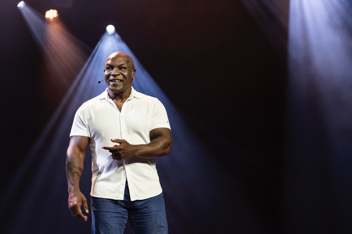 MikeTyson's tweet photo. It’s good to be back on stage. Thanks @HRRockford for sold out crowd. https://t.co/ZNjHDx1KNK