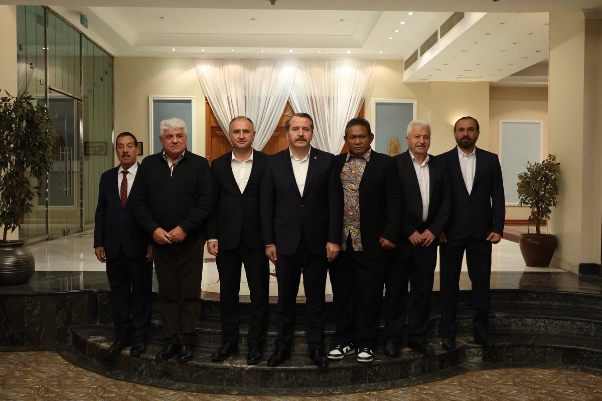 Uluslararası Emek Konfederasyonu (ILC) Yönetim Kurulu, Memur-Sen’in ev sahipliğinde İstanbul’da toplandı. 

Toplantıda; gelir adaletinden dijital dönüşümün emek üzerindeki etkilerine, bölgesel örgütlenmeden uluslararası dayanışma adımlarına kadar pek çok başlık ele alındı. ILC