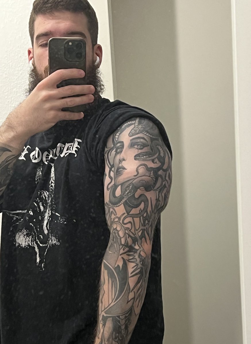 GenghisAttila's tweet image. triceps kinda going crazy