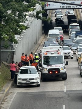 xevtfm's tweet image. ⚠️ #Alerta ⚠️ Accidente en carril central de Ruiz Cortines casi frente a plaza #Olmeca

¡Precaución!

📸 @jorcupidos