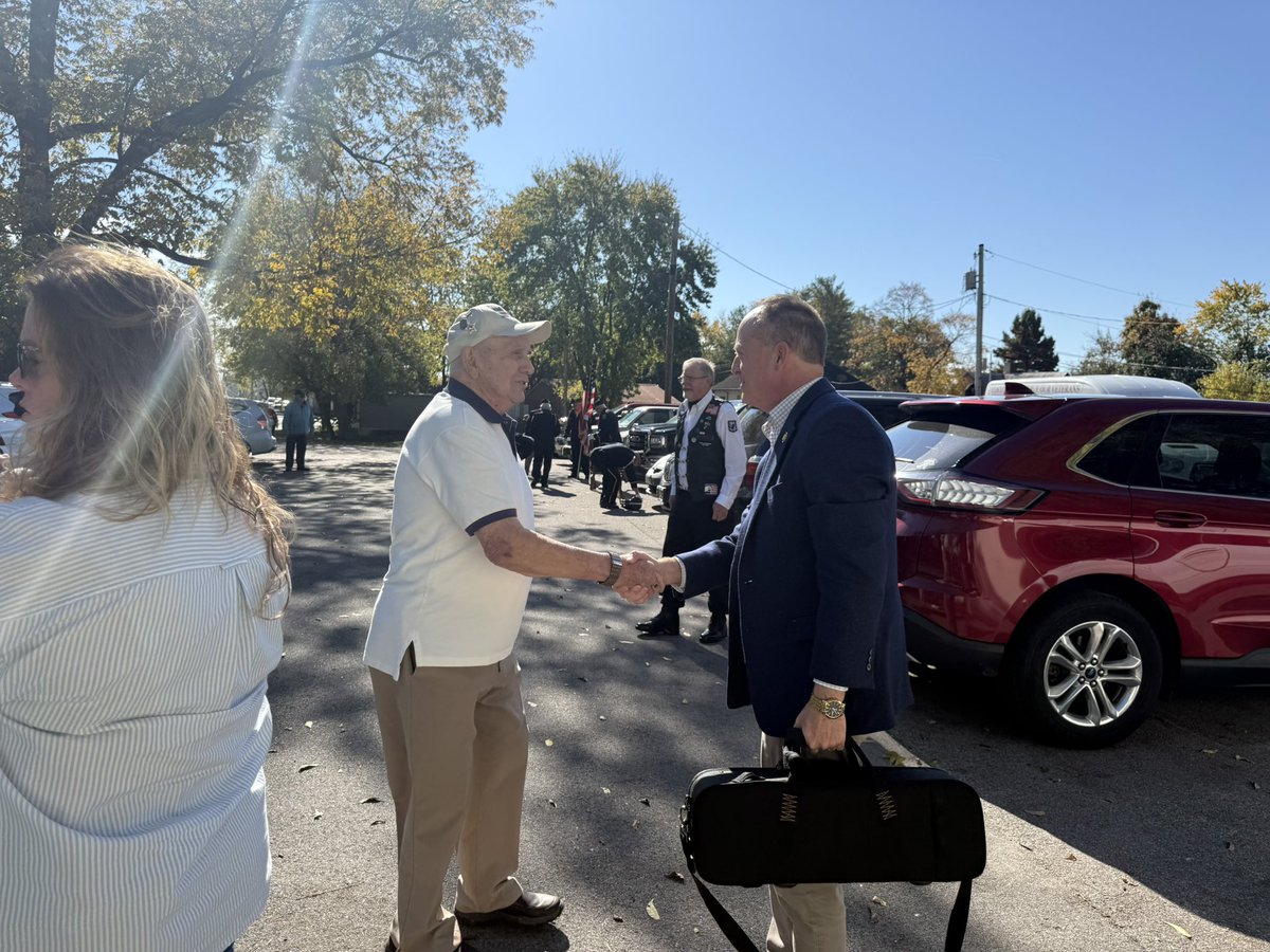 RepMessmer's tweet image. I always enjoy honoring our veterans at Posey County’s Council on Aging’s Veterans Day event by playing the American National Anthem on my trumpet.

Thank you for your service and thank you for including me in this wonderful celebration!
