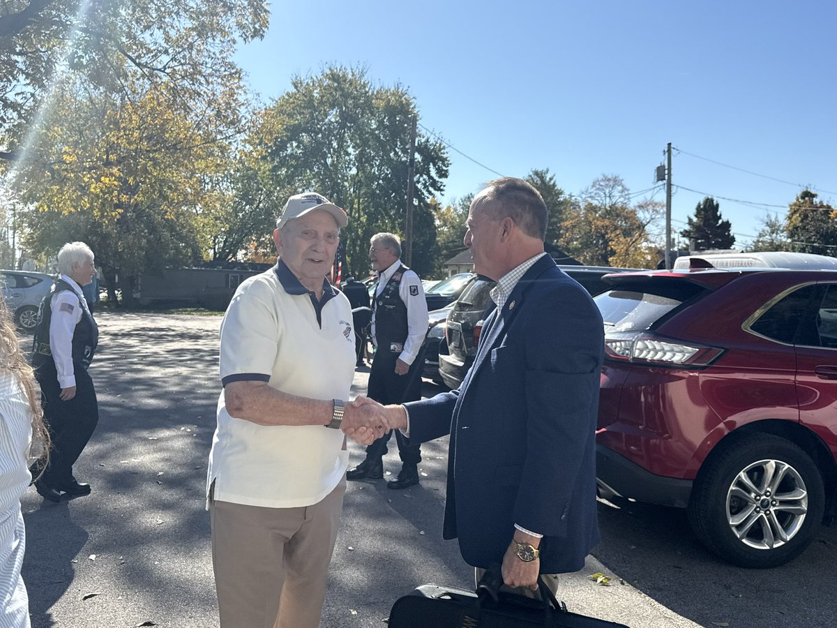 RepMessmer's tweet image. I always enjoy honoring our veterans at Posey County’s Council on Aging’s Veterans Day event by playing the American National Anthem on my trumpet.

Thank you for your service and thank you for including me in this wonderful celebration!