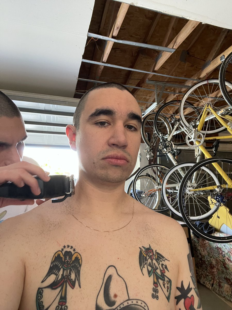 robbeeboyy's tweet photo. Twins https://t.co/dupnXwzwN0
