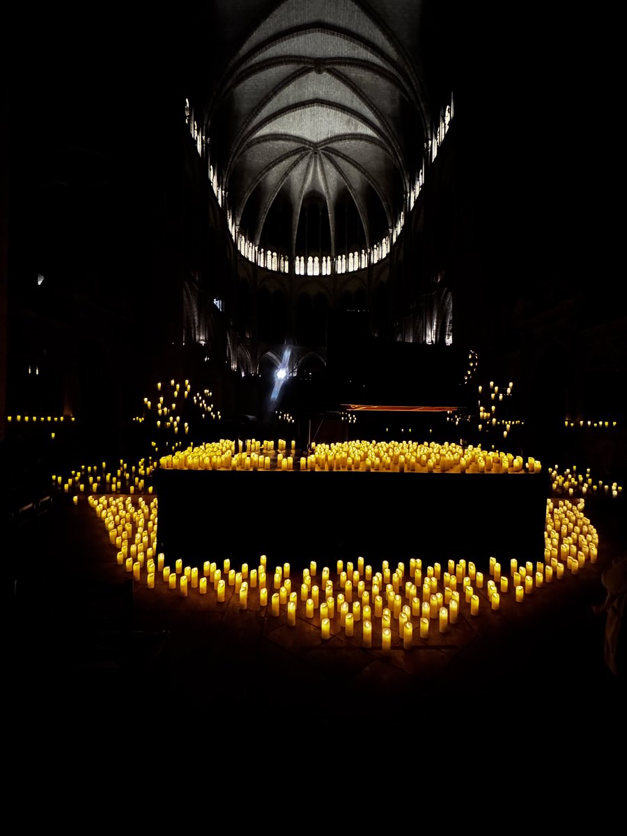 Soirée Chopin #milleetunebougies avec ⁦<a href="/ericartzpiano/">Eric Artz</a>⁩ ✨🎶 - Très belle soirée à @Basilique Saint Remi ⁦<a href="/VilledeReims/">Ville de Reims</a>⁩
