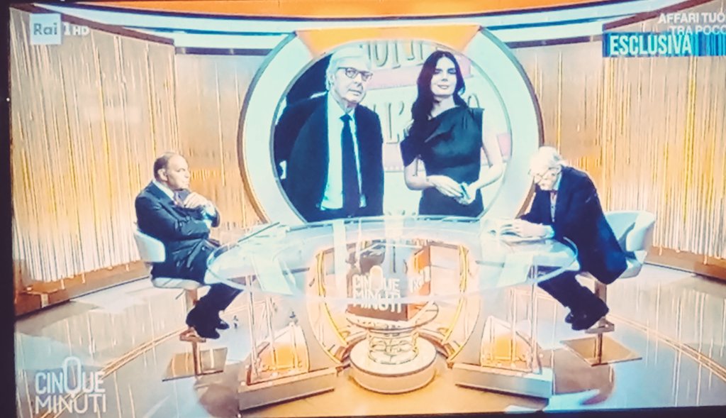 Riappare #VittorioSgarbi. Non gli si perdona certo la brutalità che ha sdoganato in TV in questi decenni ma colpiscono l'affaticamento e l'abbattimento di ora. Ha fatto il suo spot al nuovo libro senza mai sollevare lo sguardo, la voce flebile. Sic transit rabbia mundi.