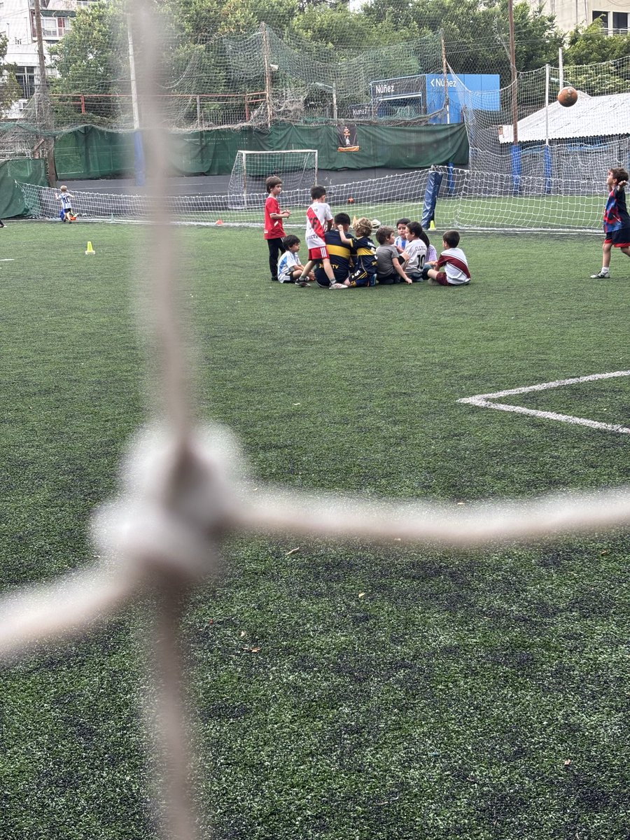 Esto es papi fútbol. Esto es fútbol, papi.