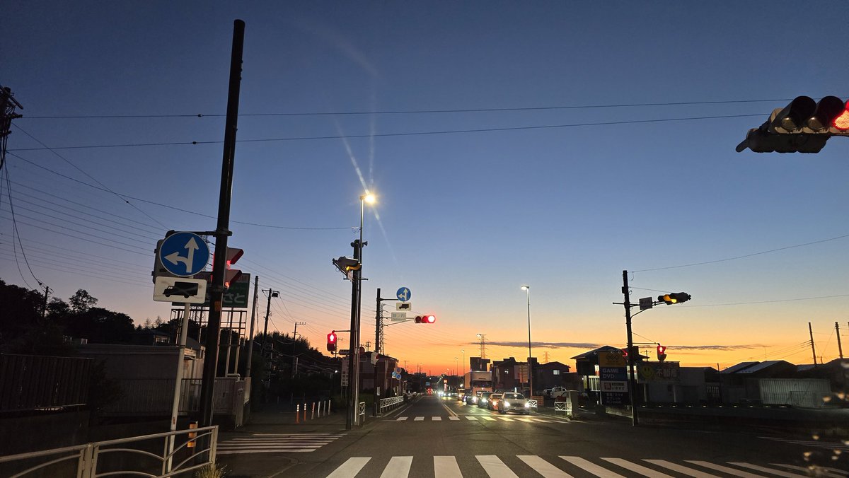久しぶりに雲がなくて明るい朝だなぁ