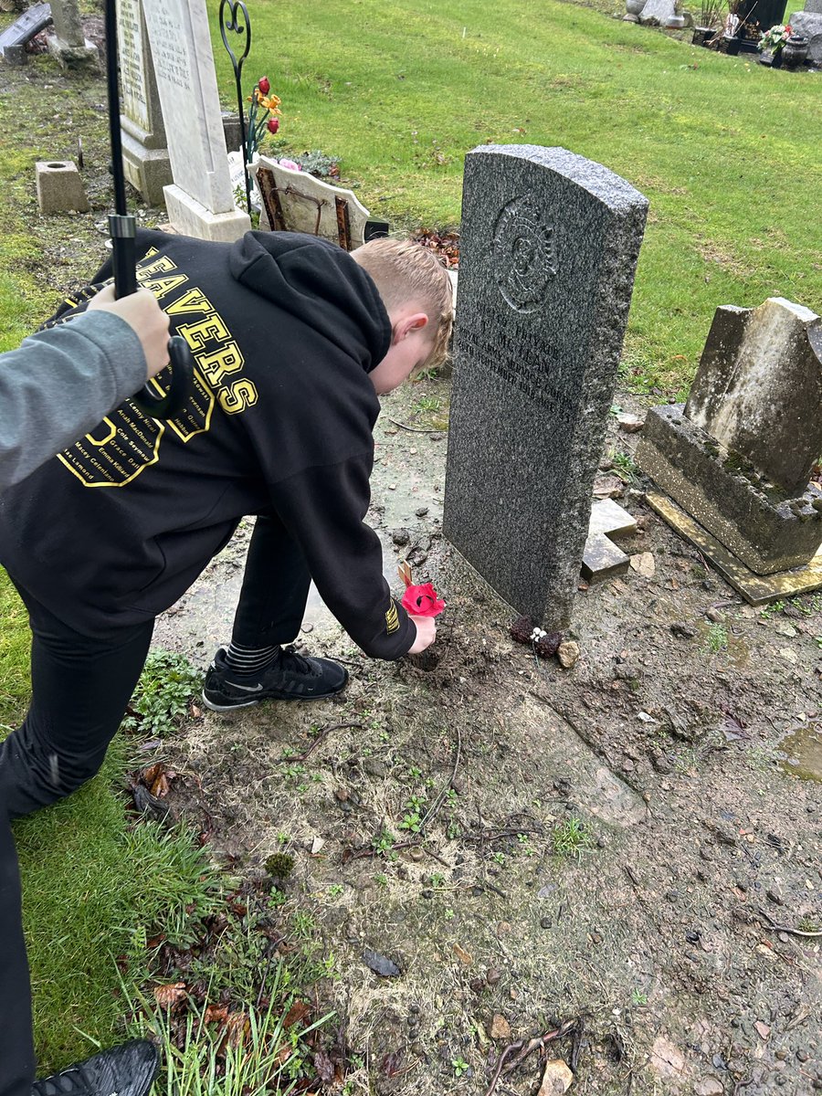StPatricksRCPS's tweet image. Some of our P7 pupils represented St Patrick’s at Lochgelly Cemetery this afternoon, placing poppies on war graves, learning about the lives we were honouring. A big thank you to Cowdenbeath Rotary club for inviting us to take part in this special event. 💛🖤💛 #stpatsproud