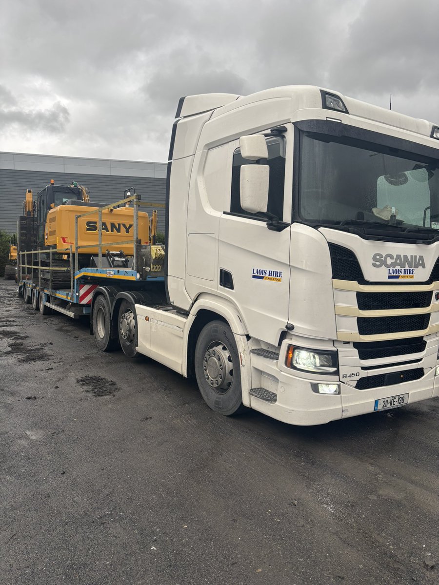 Two SANY SY135s for Laois Hire ! 

It was our pleasure to welcome Simon from <a href="/Laoishire/">Laois Hire</a> to our Dublin Depot today to collect 2 x SANY SY135 excavators from our Sales Manager Amanda McNally. 

<a href="/sany_uk/">sany_uk</a> 
<a href="/BallyveseyLtd/">Ballyvesey Holdings Ltd</a> 
<a href="/BriggsUK/">Briggs Equipment UK</a>