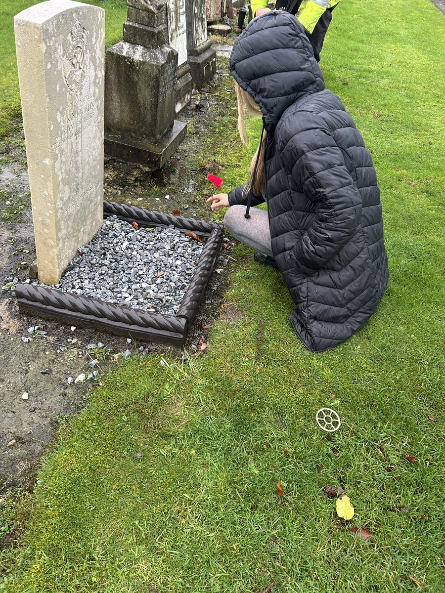 StPatricksRCPS's tweet image. Some of our P7 pupils represented St Patrick’s at Lochgelly Cemetery this afternoon, placing poppies on war graves, learning about the lives we were honouring. A big thank you to Cowdenbeath Rotary club for inviting us to take part in this special event. 💛🖤💛 #stpatsproud