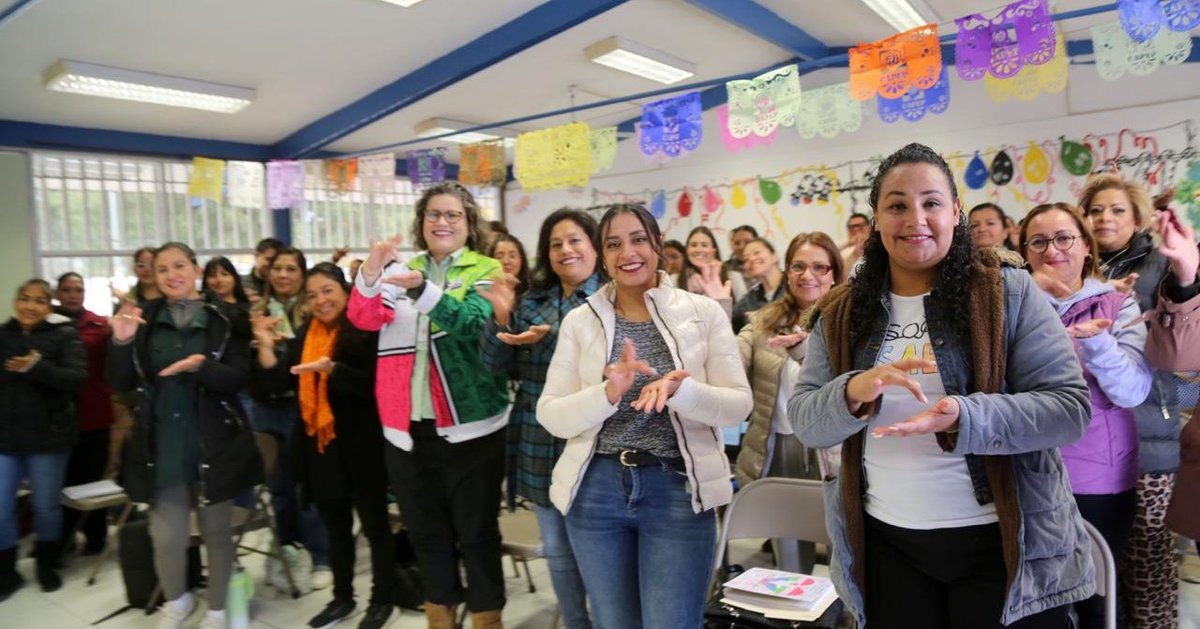 El Centro de Rehabilitación y Educación Especial impartió un curso de Lengua de Señas Mexicana a maestras y maestros del Centro de Atención Psicopedagógica de Educación Especial (CAPEP).

#CREE #ApoyoSinLímites #RicardoGallardoCardona
