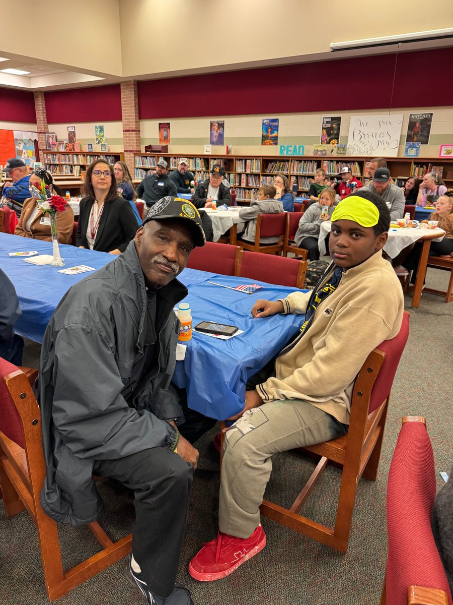 ConroeISD's tweet image. Bozman Intermediate honored veterans within their community with a special Veterans Day Breakfast hosted by the Student Council. 💙❤
