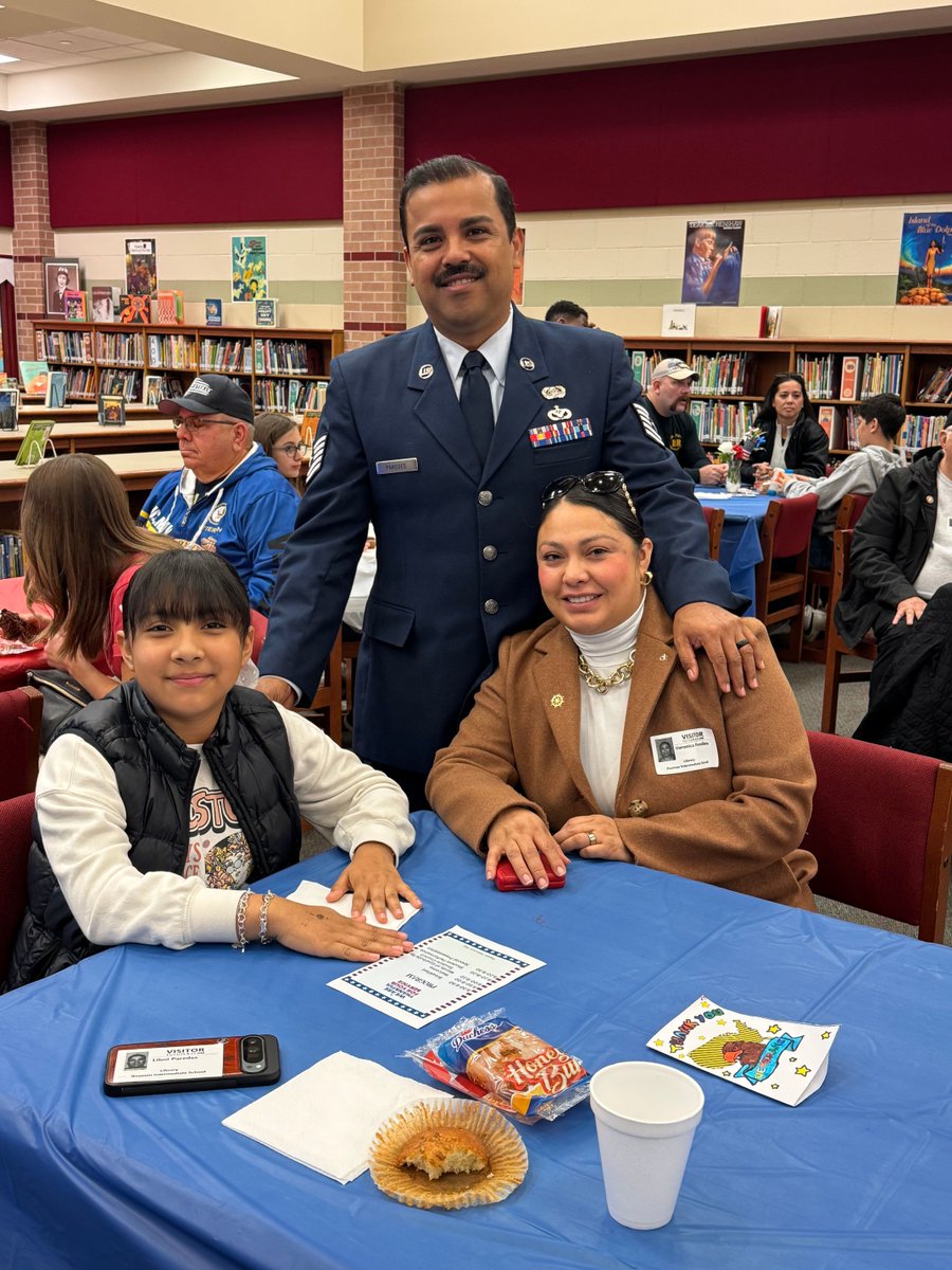 ConroeISD's tweet image. Bozman Intermediate honored veterans within their community with a special Veterans Day Breakfast hosted by the Student Council. 💙❤