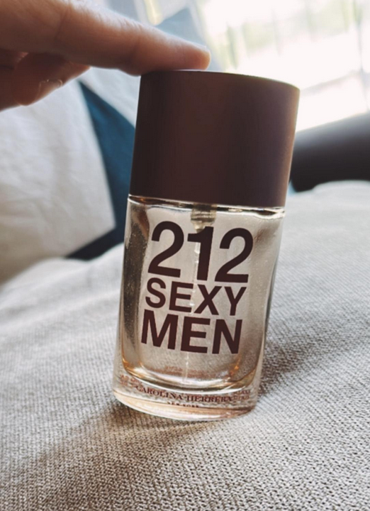 یک عطار، چهار عطر: آلبرتو موریاس

Man In Black - Bvlgari
CK One - Calvin Klein
212 Sexy Men - Carolina Herrera
Light Blue Intense - D&amp;G