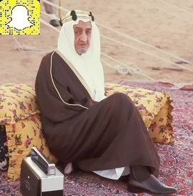 الجمال يكون في اجتماع التواضع مع الهيبة

الملك فيصل رحمه الله في رحلة برية عام 1970م