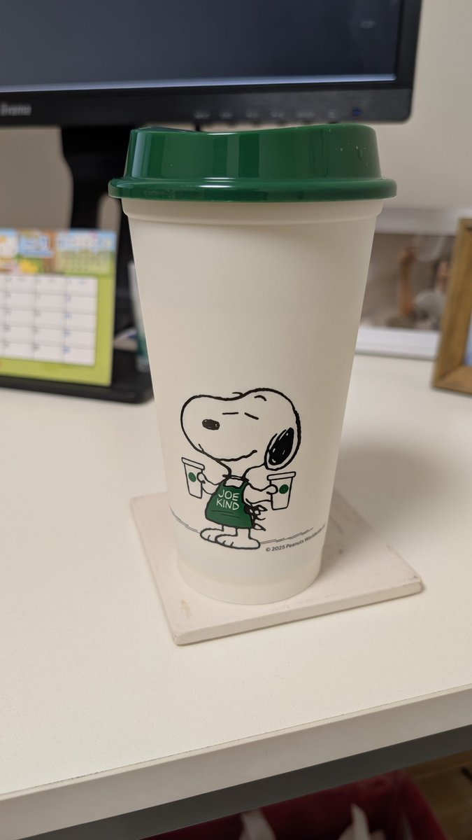 早く目が覚めてお茶を入れる。スタバのカップで飲もうとするけど熱すぎて火傷するから氷を入れ外に出る。朝日が昇るのを煙草を吸いながら見るんだ。雲が流れ静かな時間が漂う。でも熊はウロウロしているのやもしれぬ🐻💦