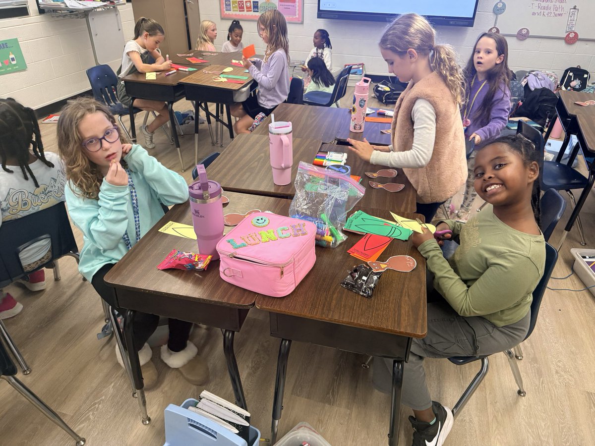 MrsJohnsonMST's tweet photo. @MSTMAGNET Spirit Club is hard at work on a project to help bring some spirit to our teachers during these last few weeks before  break! https://t.co/UNbQoNCI07