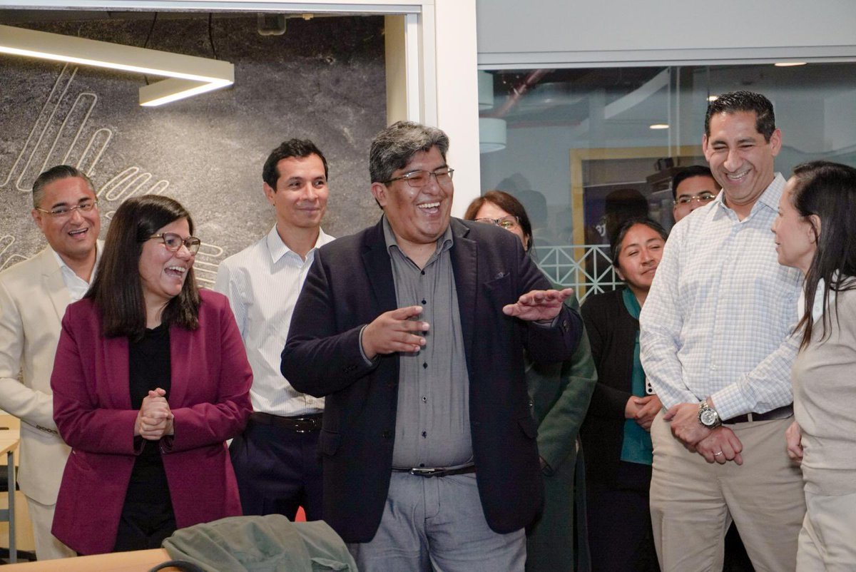 BeatrizCorredor's tweet image. Siempre es un placer visitar a los equipos de #Redinter y comprobar el excelente trabajo que realizan tanto en la operación de las lineas como en los territorios en los que se despliegan.
Gracias por la calurosa acogida que me habéis dispensado hoy en la sede de #Lima