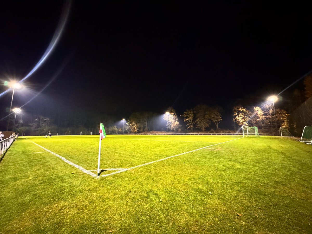 rollenderhsvfan's tweet photo. Kreisklasse A: SV Boostedt II gegen TSV Lepahn (2:1)
#Fussball #fussballspiel #fotos #bilder #groundhopper #groundhopperapp #futbology #rautenfranz #rollenderhsvfan #kreisklasse #kreisklassea #neuerground #svboostedt #tsvlepahn #boostedt #kunstrasen #flutlicht #dienstag https://t.co/T5VdSAiE0G