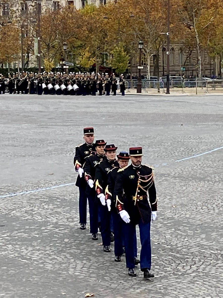 VictorDuruy's tweet photo. 🇲🇫 Les élèves de la #classedefense du collège @VictorDuruy , leur professeur de français Mme Delcourt, et M. le Proviseur sont présents dans les tribunes officielles en ce 11 novembre pour la commémoration de la victoire et de la paix et l'hommage à tous les morts pour la France. https://t.co/Z2LijSVWNy