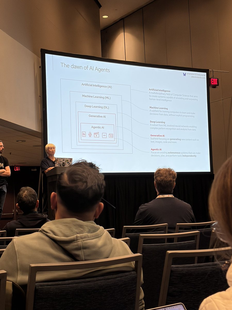 ArvindParekh_21's tweet image. AI has taken over #kubecon 👀
