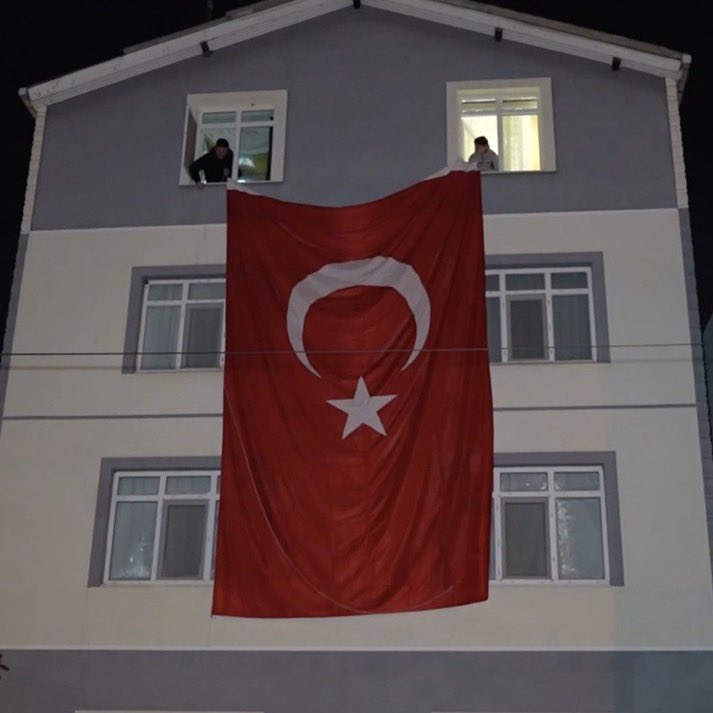 Hava Uçak Bakım Astsubay Üstçavuş Emre Altıok'un şehadet haberi 102 yaşındaki dedesine verildi. 

— Şehidimizin eşinin hamile olduğu, kahraman şehidimizin 2. kez baba olacağı öğrenildi.