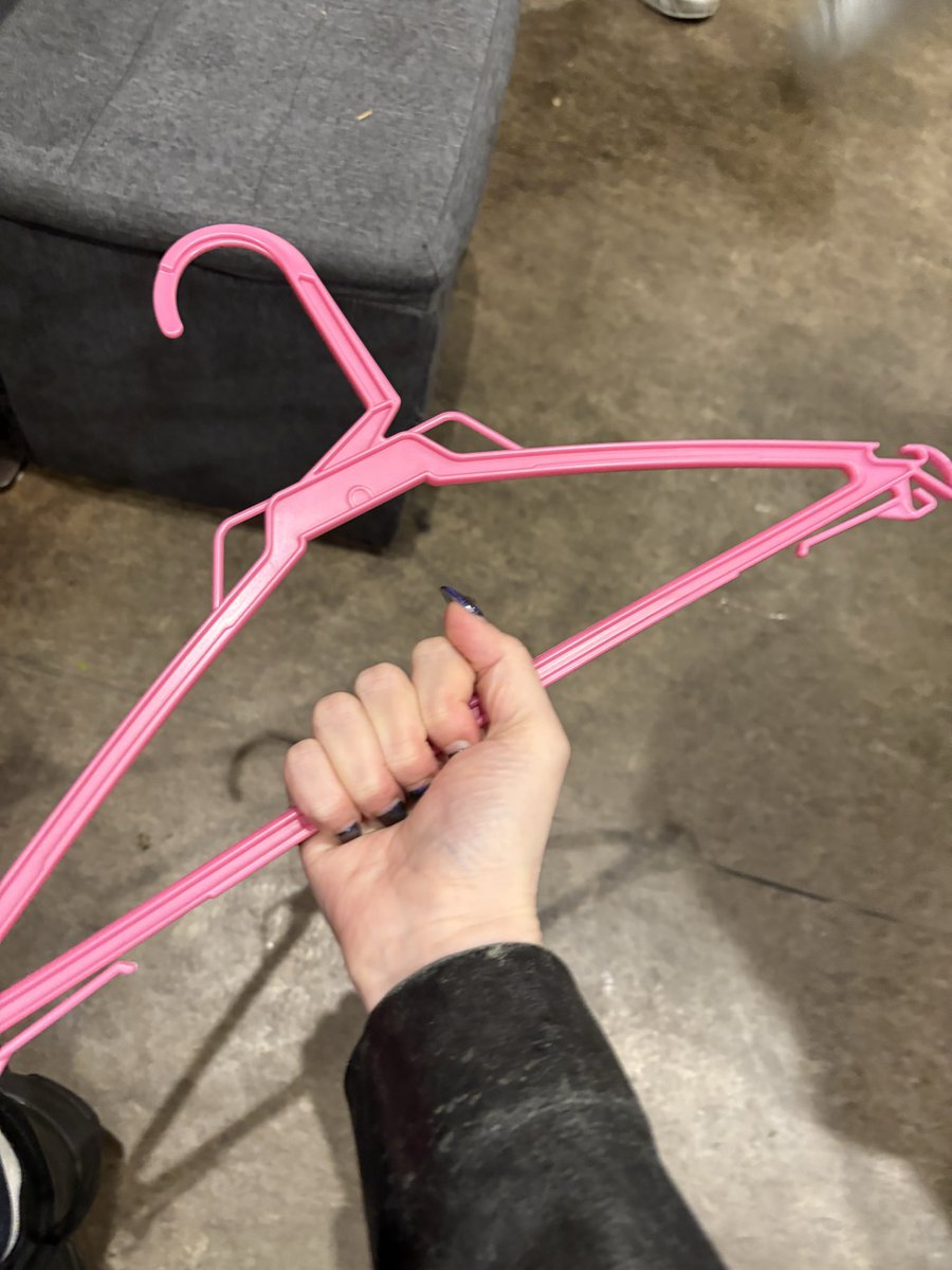 おはようのあさ！
これつけたまま！
モモタイ行った！
よくあることだ！

「ハンガーつけたまま出てきたの…？」
って言われなければ、
そのまま実家戻ってたわ。アハハ🤍