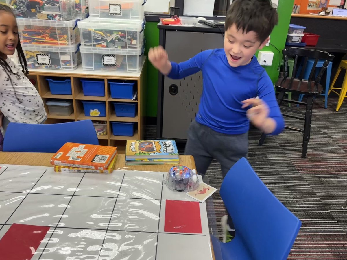 WallarooLibrary's tweet image. Intro to Beebots today was very exciting! They caught on so fast and coded LONGGGGGGGG paths to the wallaroo. @PISDlibraries @pisdtech @dan_blier