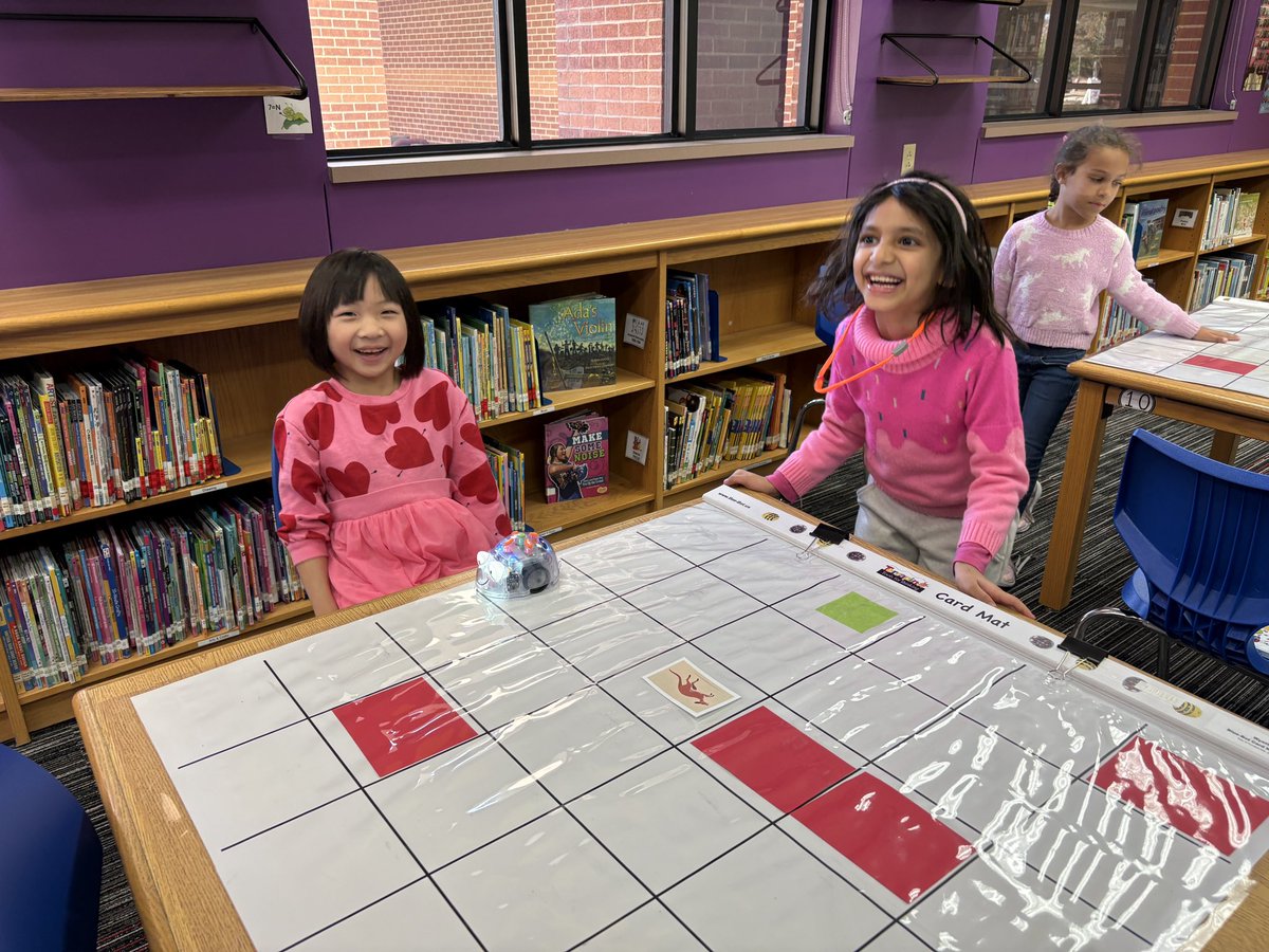 WallarooLibrary's tweet image. Intro to Beebots today was very exciting! They caught on so fast and coded LONGGGGGGGG paths to the wallaroo. @PISDlibraries @pisdtech @dan_blier