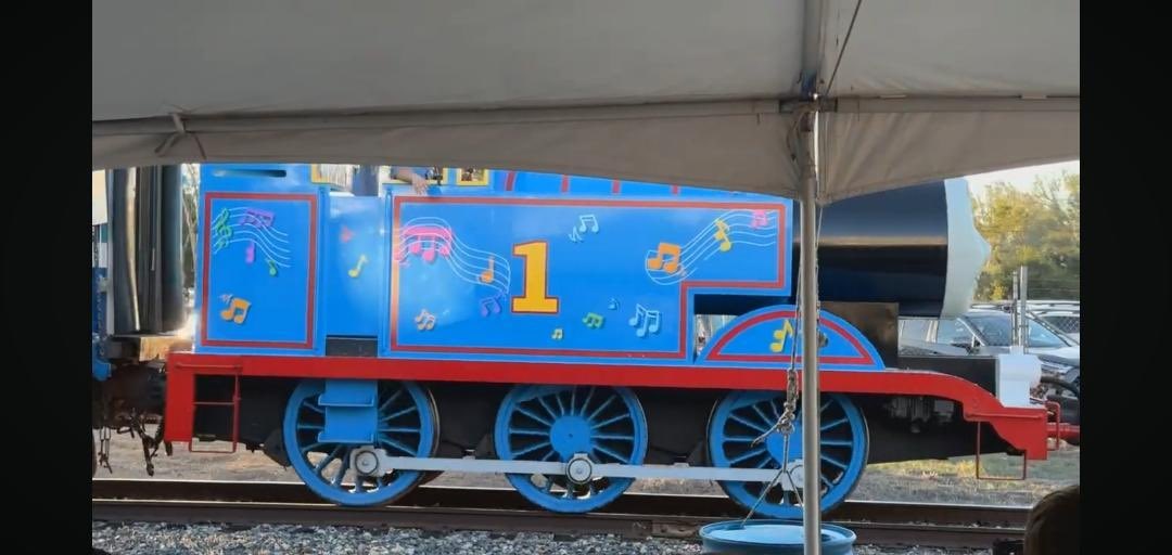 Dummy Thomas! tweet media