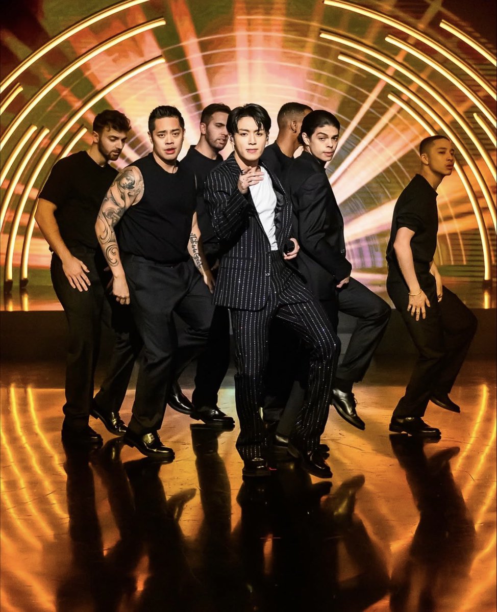 boracitybrc's tweet image. The Tonight show photographer Todd Young on IG talking about #Jungkook and his capturing the photos for his Standing Next to You Performance 2 years ago. 

🔗instagram.com/p/DQ7kxCmErJQ/…