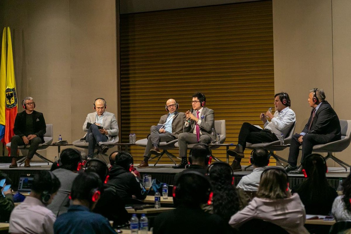 Ministerio_TIC's tweet image. En #Embdata, un espacio donde la tecnología impulsa el conocimiento, nuestro director (e) de Economía Digital (@TalentoDigCol), @wilasanchezm, destacó que formar talento digital es clave para que Colombia innove, cree futuro y consolide su competitividad en el mercado global.