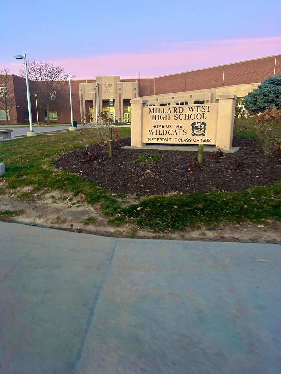 Humanex's tweet image. Our teammate, Allie got to hang out with the athletes over at @MWHSactivities covering the topic of Growth Mindset! 

“In a growth mindset, challenges are exciting rather than frightening.”
-@CarolDweckDSU 

#BetterTogether 
#Plus1
#UncommonExcellence