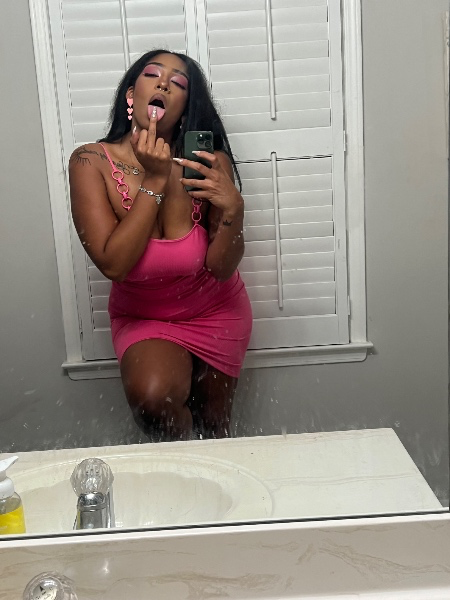 RoyalValentinax's tweet photo. I’ve updated my wish list losers now go spoil me or you’re getting ignored forever https://t.co/01icgMruXv https://t.co/LnvgrOj2SH